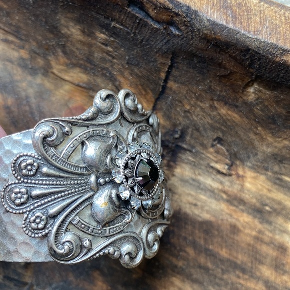 Hammered metal bracelet cuff - Picture 5 of 9